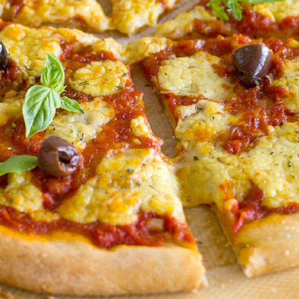 Vegane BioPizza mit MeltMe-Fondue & Käsesauce